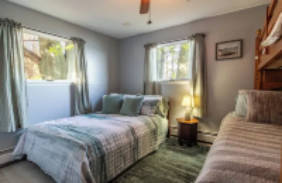 Lakefront Escape on Erie’s Edge | 20 minutes to Presque Isle | Pet Friendly!