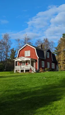Timeless, Elegant & Charming farm villa from 1909. Hotels near Smålandet Markaryds älgsafari