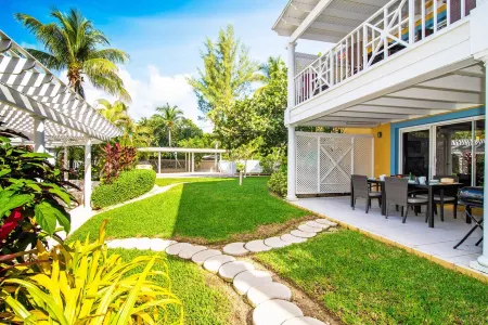 The Cayman Condo @ Coconut Bay - Island vibes, ocean views, diving & beaches...