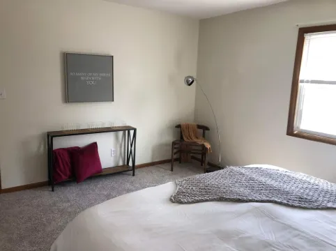 Spacious 2-Bedroom Apartment - Close To It All!