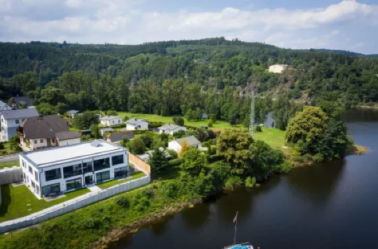 Apartments- Saaldorf WG 6 with balcony and view of the reservoir Отели в г. Заале-Орла