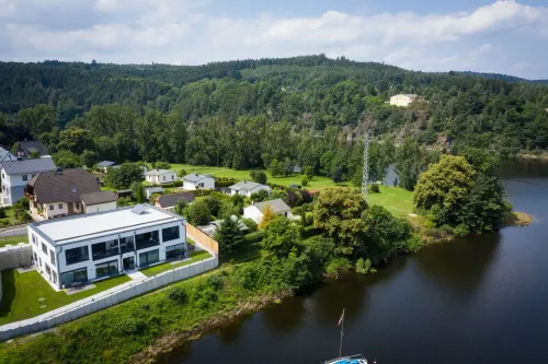 Apartments- Saaldorf WG 6 with balcony and view of the reservoir
