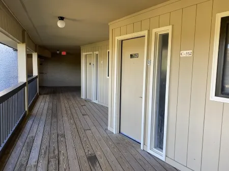 Renovated KING BED Oceanview 1BR Top Floor Villa