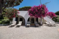 Traditional 3 bedroom villa with great pool in the heart of Vale do Lobo 阿爾曼西爾住宿飯店
