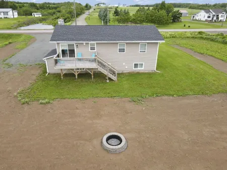 Chez E&H – A Breezy Blend of Charm & Seaside Comfort