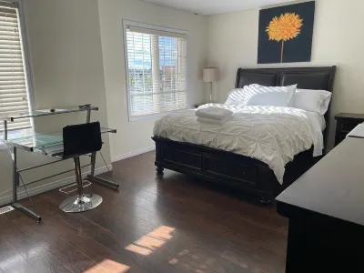 Luxury Chic 1BED Detached house in Central Brantford Hotels near Serenity Country Candles