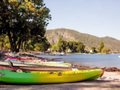 Beautiful views of Lake Chelan, scenic getaway close to downtown and Slidewaters Hotels in Chelan
