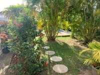 ATTRACTIVE self contained apartment in a 2 storey villa Spacious & well equipped Hotels near Mullins Beach