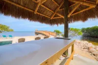 SPECTACULAR  OCEAN VIEWS FROM THIS MODERN BEACH CONDO Hotels in Tavernier