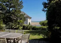 Jolie Maison Avec Jardin, vue sur mer et Plage Hotels near Phare de Carteret
