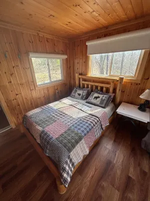 The Serene Acres Cottage Getaway Muskoka Hotels near Aspen Valley Wildlife Sanctuary