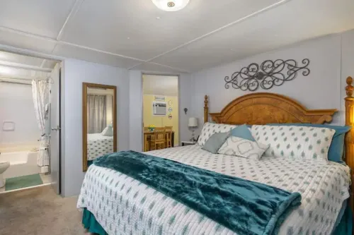 Great comfy house minutes to all that Asheville has to offer!