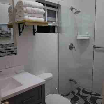 Forget your worries in this serene space. Pool view, top floor. Privacy gate. Rooms