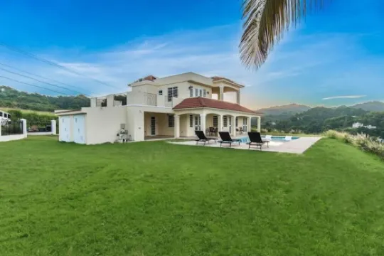 Minutes from beaches  private pool Solar panels Ocean & Mountain Views