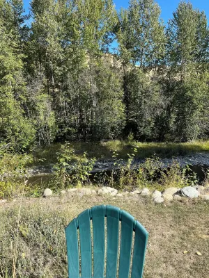 Cozy cabin on the Twisp River.  Just 5 minutes from town on Twisp River