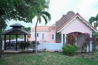 Iyanola Villa/ Tee Joys - 3-bedroom villa in beautiful Gros Islet with AC, WiFi