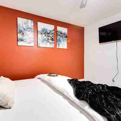 NEW Montrose Gem! Central to Downtown HTX, NRG, & the Museum District. Rooms