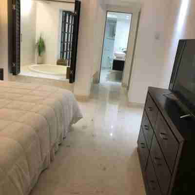 Beautiful private apartment with sea view 15 minutes from the airport Rooms