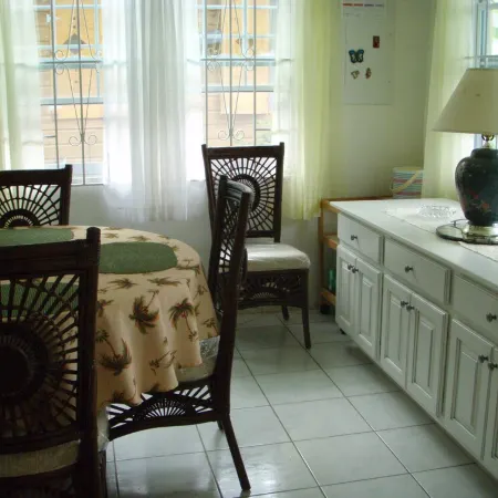 White Sands Retreat - Beachside at Beacon Hill