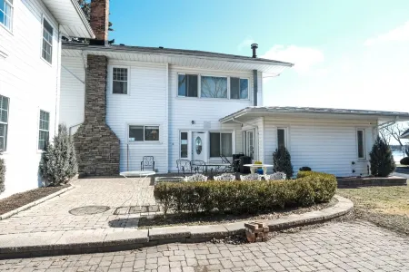 Scenic 2 bed, 1.5 bath condo with river views on St. Clair River - U2