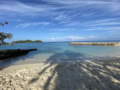 Fantastic  Beachfront  2 B&B Condo.  Perfect Work From Home! WiFi &Cable Hotels in 