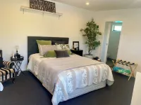 STUDIO 22 . 5 minute walk to sand.