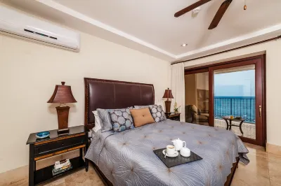 Crystal Sands, Luxury Living on the white Sands of Playa Langosta