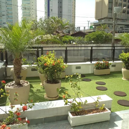 Beautiful Apartment. Asturias-Guarujá, with Balcony and Free Wi-Fi, 150 m from the Beach.