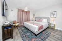 8Min to Beach by Car/King Bed/Fenced Yard/Prking