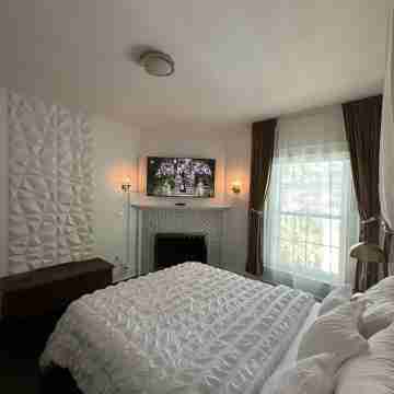 Perfect for family/corporate, Strategic location, 2mi Yale, 2.8 mi Airport, Rooms