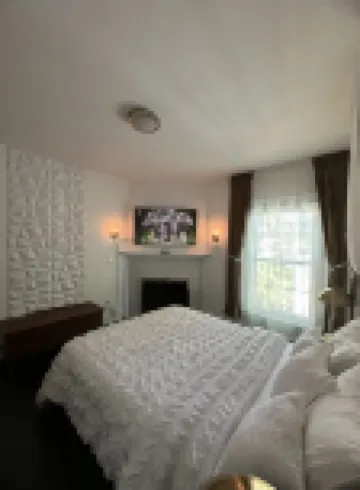 Perfect for family/corporate, Strategic location, 2mi Yale, 2.8 mi Airport,