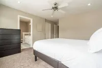 House on a Hill: 3Bdrm with Private Playground & New Appliances Hotels near Royal Oak Centre