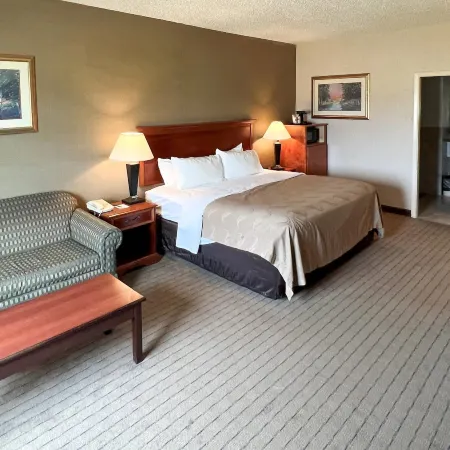 Quality Inn & Suites Grants - I-40