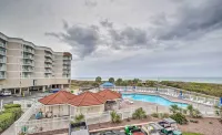 Colorful Beachfront Condo w/ Resort Amenities - Beach