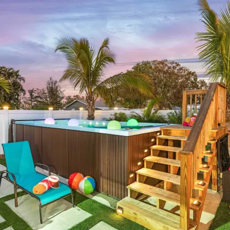 Pool, Mini Golf & Cabana: Bradenton Retreat