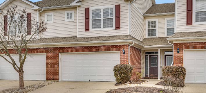 Close to Main Street: Townhome in Zionsville Hotéis em Carmel