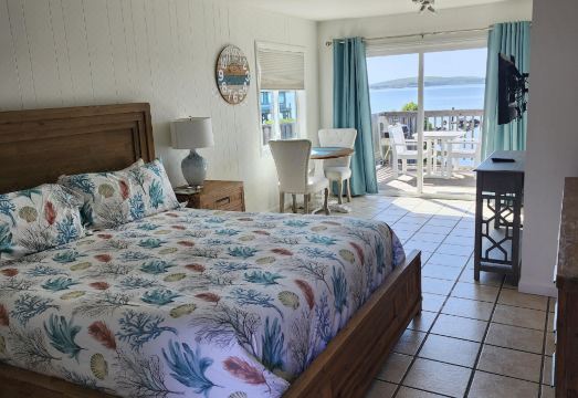 5. 보데가 하버 인..