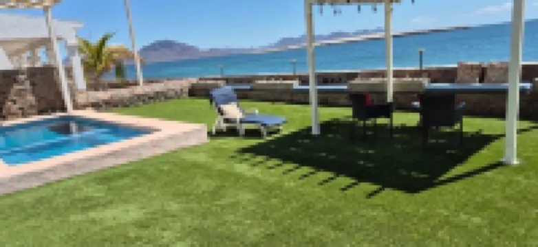 Beautiful House Vista Delfín Beach Front, with Pool