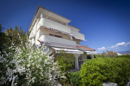 Enjoy the sea view | Modern apartment in the idyllic Cizici contact with the owner