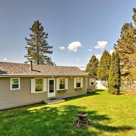 Bayfront Hancock Cottage w/ Beach Access & Views!