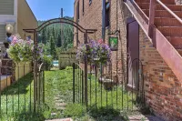 Walk to Dining, Breweries and Shops! Dtwn Custer Apt - Pet friendly