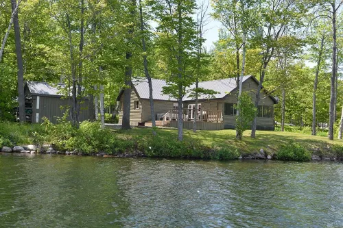 Birchland Cottages Hotels in Huron Shores