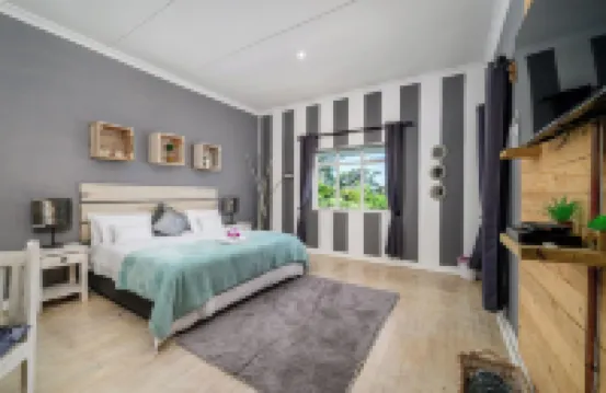 302 on Old Sea View Road Chelsea Hotels in 