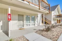 Walk to Branson Landing! Condo w/ Community Pools - Holiday Apartments