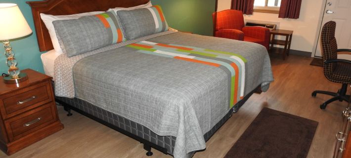 Edelweiss Inn Hotels in Cedar Township