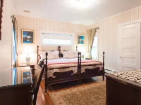 The Coolidge Corner Guest House: A Brookline Bed and Breakfast Hotels in Brookline