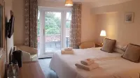 Chequers Inn Hotels in Norton and Lenchwick