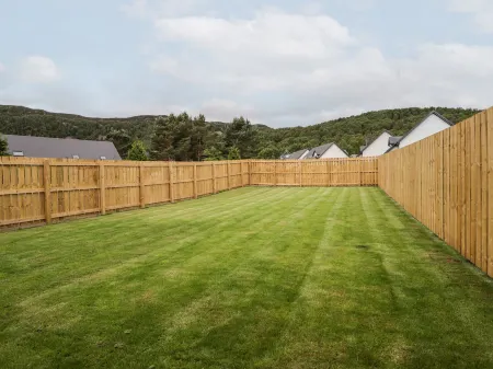 6 Bynack More Отели рядом с достопримечательностью «The Coylumbridge Hotel FUNHOUSE»