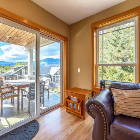 River Watch Getaway 3 Bedroom Townhouse by RedAwning