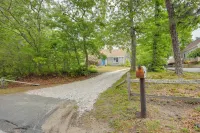 2 Mi to Beach! Cape Cod Family Retreat w/ Deck - 3-stjärniga